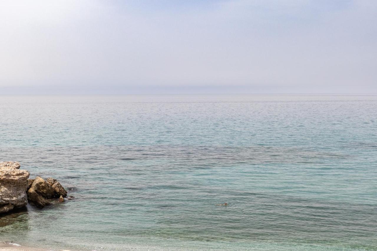 Stylish Apartment With Sea View เนร์คา ภายนอก รูปภาพ